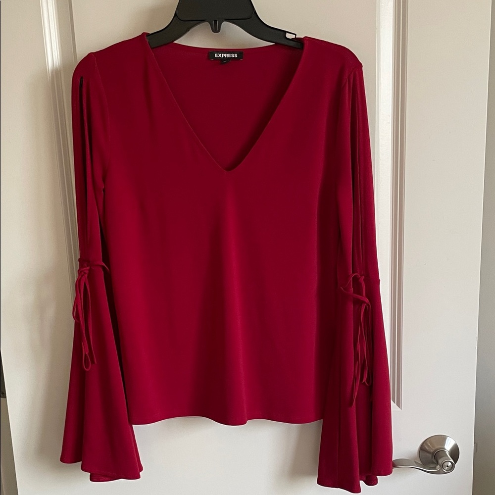 Express women's red pullover V-neck split sleeve top